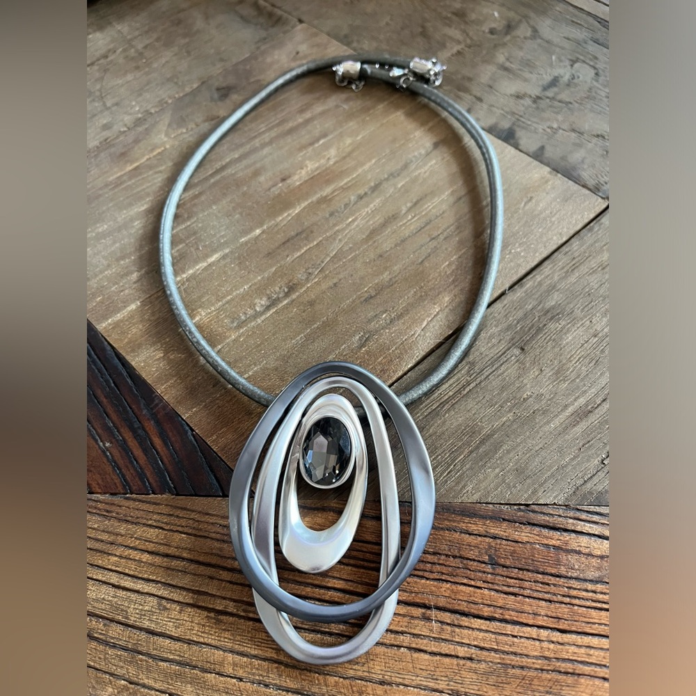 Stunning silver and pewter costume necklace!